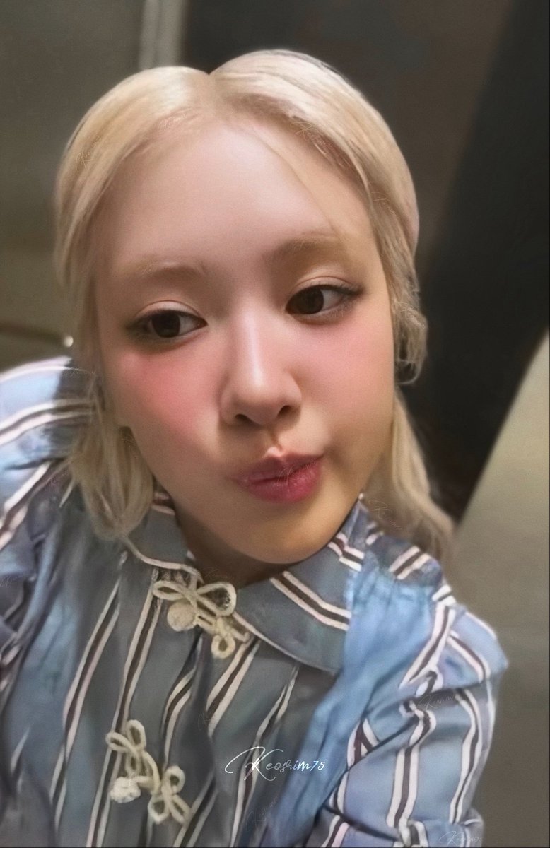 rosé pics tweet media