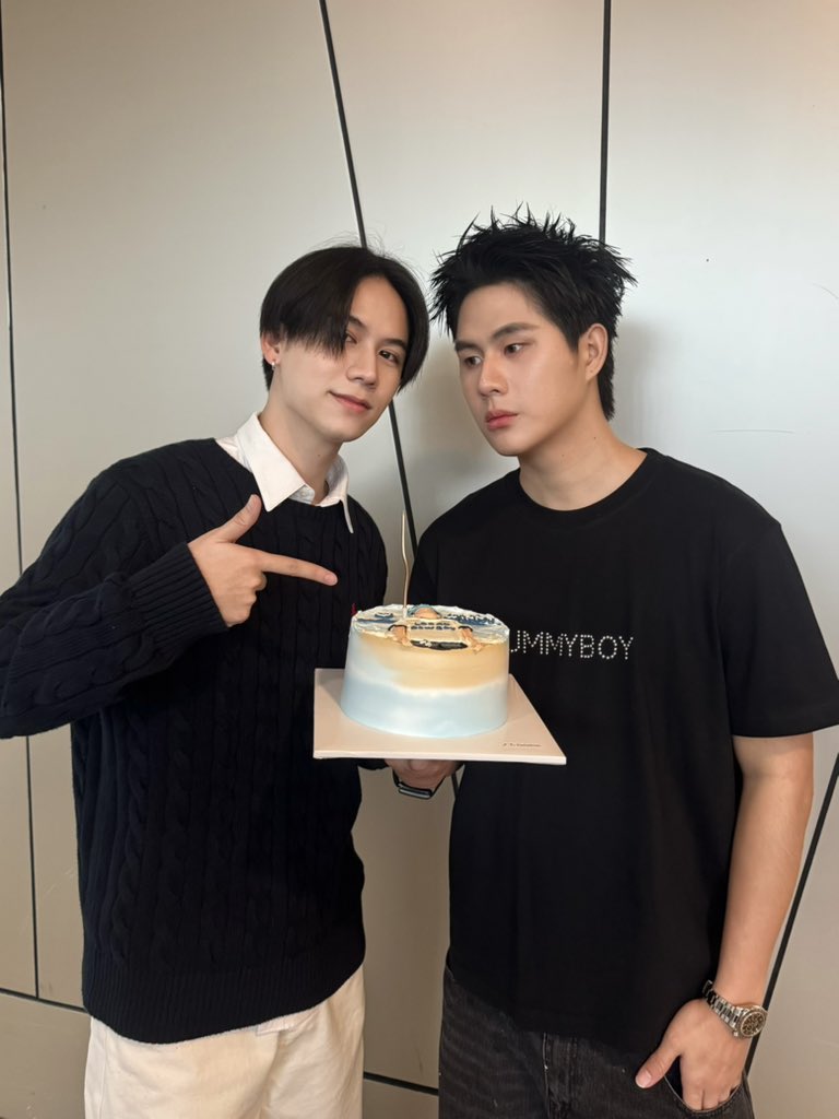 satangktp's tweet photo. เซอไพรส์สุดๆไปเลยยยย 🎂 https://t.co/ImB129bkzh