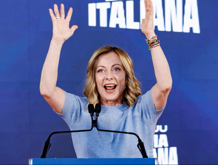 leo_cecchi91's tweet image. Mi riservo di verificare, ma di questo ad Atreju pare non abbiano parlato.

Un cristiano di buonsenso - quasi certamente un tecnico - al governo Meloni aveva avuto questa idea tutto sommato ragionevole, oserei dire persino banale nella sua semplicità etica: scrivere un…