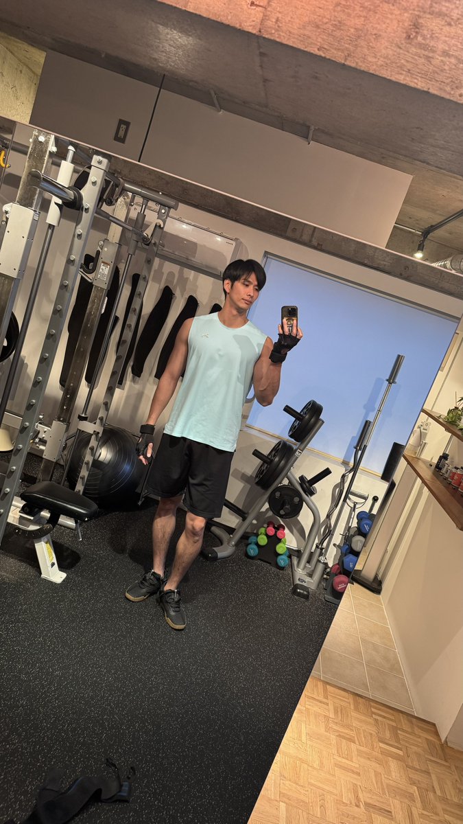 yuknmr_official's tweet photo. 帰って映画見ながら猫と戯れよっと。

#BodyGenix
#workout
#actor
#model
#野村祐希 https://t.co/wj8IpTXCxI