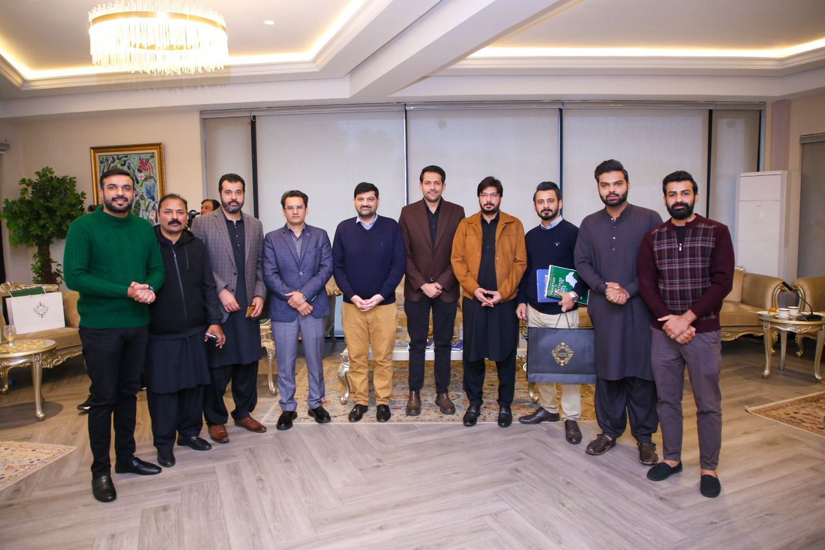 alidar89's tweet photo. Pakistan 2030 Vision 🇵🇰
In discussion with Mian Amer Mehmood and Chaudhry Abdul Rehman, the 32-Province Model was explored as a step toward better governance and balanced development. https://t.co/cjSrp7d5qY