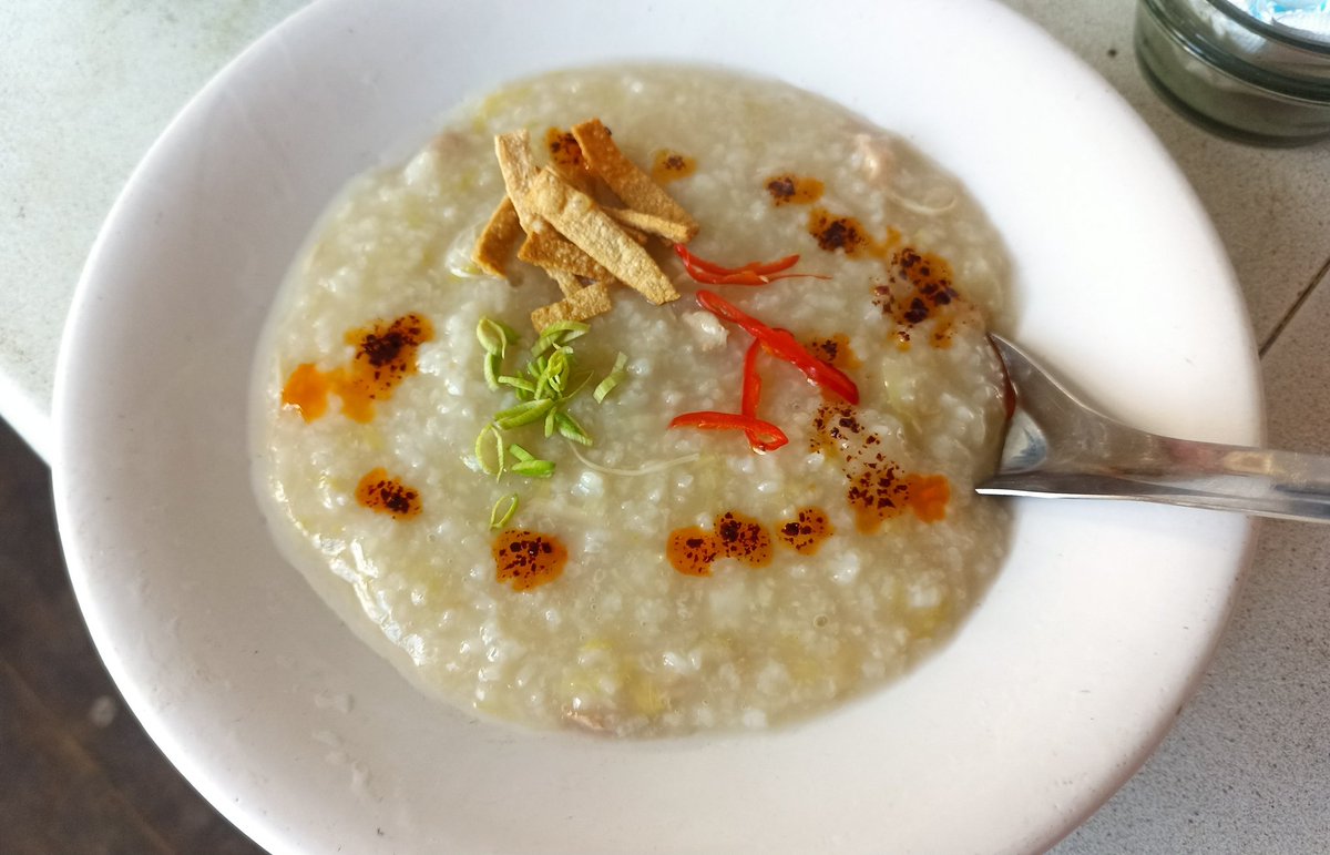 今朝もお粥。 お粥はホントに嵩が膨らむの凄い。戦時中やダイエット中