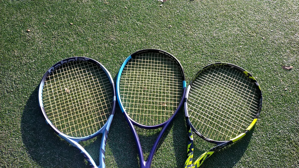 バボラのピュアアエロ 100 2022のG2はネットショップだとどこも在庫