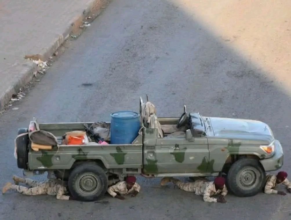 CMEMVIP's tweet image. مافي مليشيا بتهزم دولة