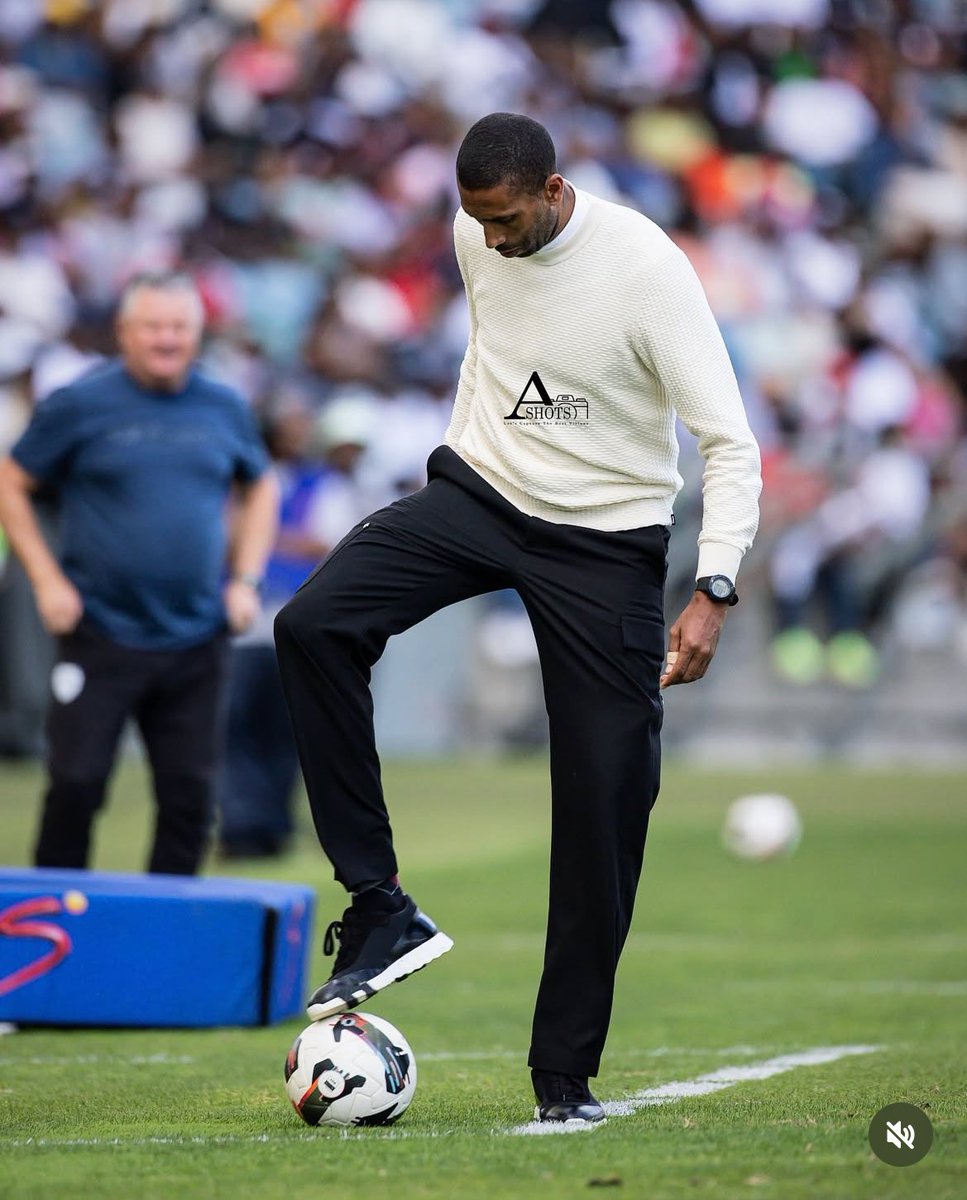 Nduuh_Masondo's tweet photo. This man ended our 6 days trophy drought. https://t.co/hM2Ogmctcv
