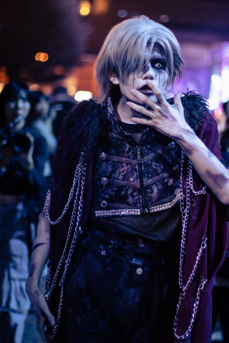HU_24t's tweet photo. #USJファン    #ハロウィンホラーナイト2025   #デカダントナイトメアーズ

腕がやばい鎖さんとひっそりと背後に来る鎖さん https://t.co/RHYCReNWUY