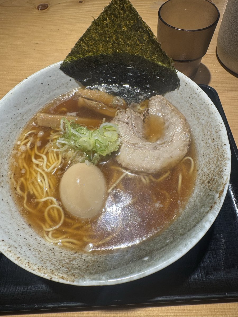 本日のずるんぽ！
蕎麦屋さんにきたのに中華そばがあるだと！けしからん余分に頼んじゃったじゃないか🥰