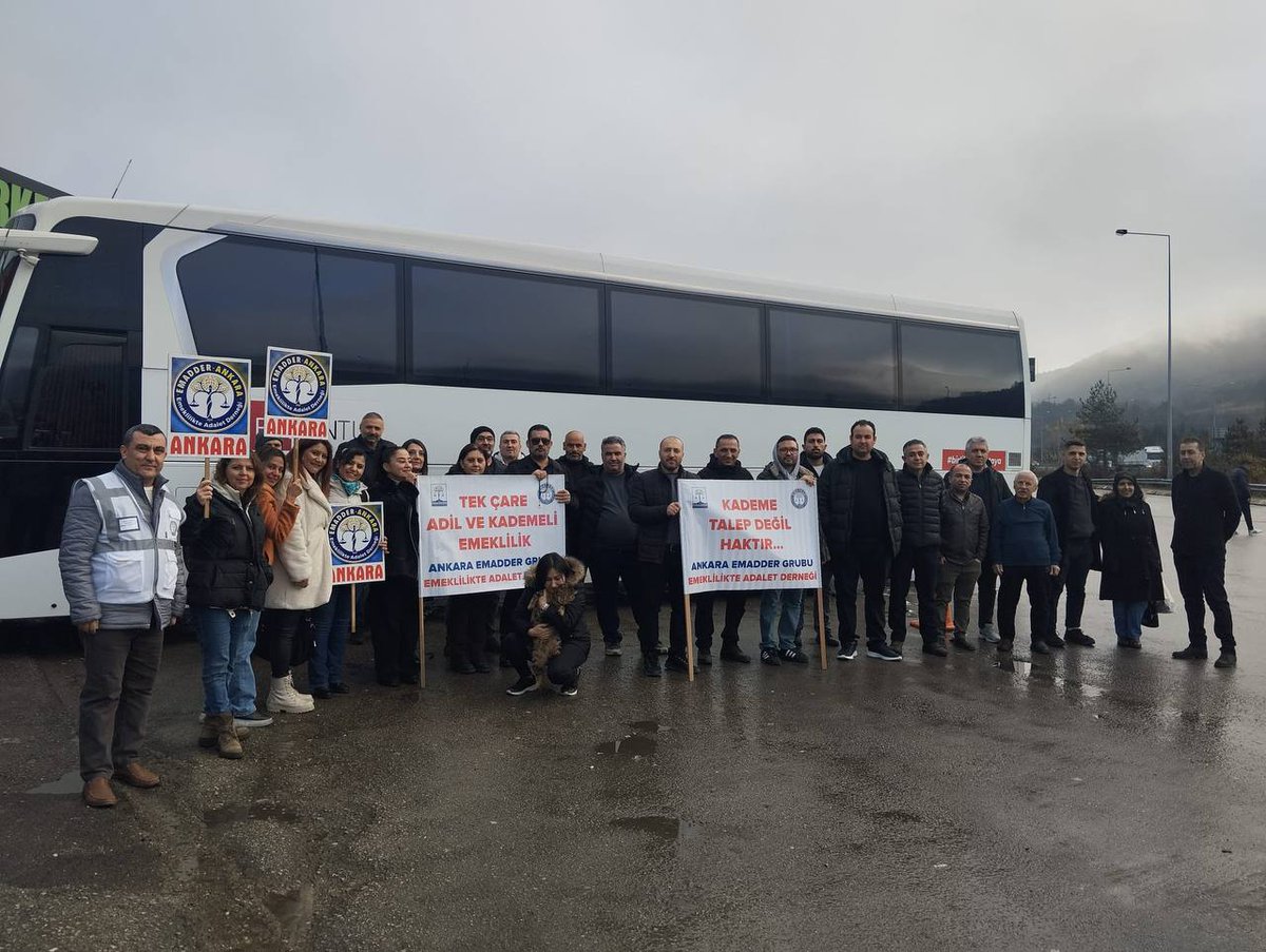 EmadDernegi's tweet photo. 📣 TÜRKİYE’NİN DÖRT BİR YANINDAN YOLDAYIZ! 🚌✊

Emeklilikte Adalet Derneği’nin Türkiye’nin dört bir yanındaki yönetim ekipleri ve değerli üyeleri,
İstanbul’da gerçekleştireceğimiz basın açıklaması için yollarda.

Bu yol yalnızca şehirleri değil,
yıllardır biriken adalet talebini birbirine bağlıyor ⚖️

Mesafe tanımadan, yorulmadan,
“Bu mücadelede ben de varım” diyen yürekli insanlar;
emeğin sesi olmak için İstanbul’da buluşuyor ❤️‍🔥

Her şehirden bir umut,
her yoldan bir kararlılık taşıyoruz 🧭
Omuz omuza, yan yana, tek yürek… 🤝

Bu dava yolda ✨
Bu adalet yolda ✊

Emeklilikte Adalet Derneği

@Akparti
@MHP_Bilgi
@iyiparti
@herkesicinCHP
@rprefahpartisi
@tipgenelmerkez
@zaferpartisi
@bbpgenelmerkez
@SaadetPartisi
@devapartisi
@anahtarparti
@sgksosyalmedya
@AYMBASKANLIGI
@barolar
@TCYargitay
@TC_Danistay
@HSKKurumsal
@insanhaklariDB
@insanhaklari

@EmadDernegi
#KademeKadıköyde