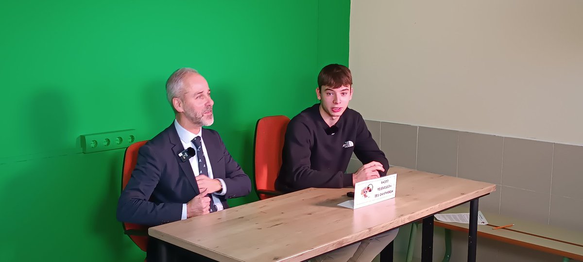 El consejero de Educación, FP y Universidades, Sergio Silva, junto con el consejero de Industria, Eduai visitaron las instalaciones del  <a href="/IES_Cantabria/">IES Cantabria</a>. Asistieron al desarrol de los Sprints Tecnológicos financiados por SODERCAN dentro del proyecto Tech de FSE (aula ATECA).