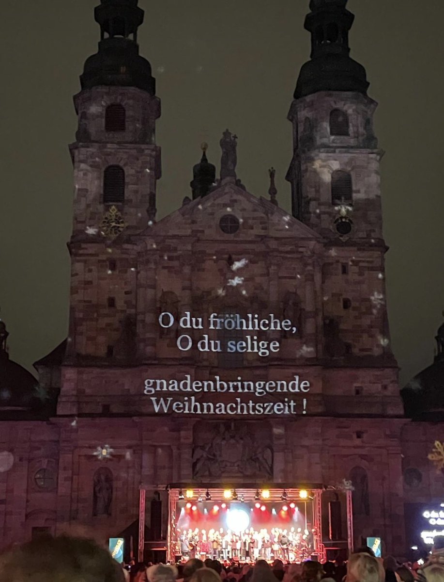 celik_neli's tweet image. Dün Akşamdan kareler 
#DomPlatz 
#Gesang 
#Weinachten 
☺️
