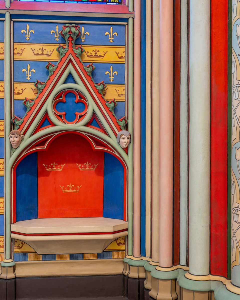 🕯️🕯️🕯️ Aujourd’hui en ce troisième dimanche de l’Avent, l’Église nous invite à la joie. 

🙏 En signe de cette joie anticipée, la liturgie revêt aujourd’hui la couleur rose, symbole de la joie et de l'attente joyeuse. 

#notredame #notredamedeparis #gaudete #catholicchuch #advent