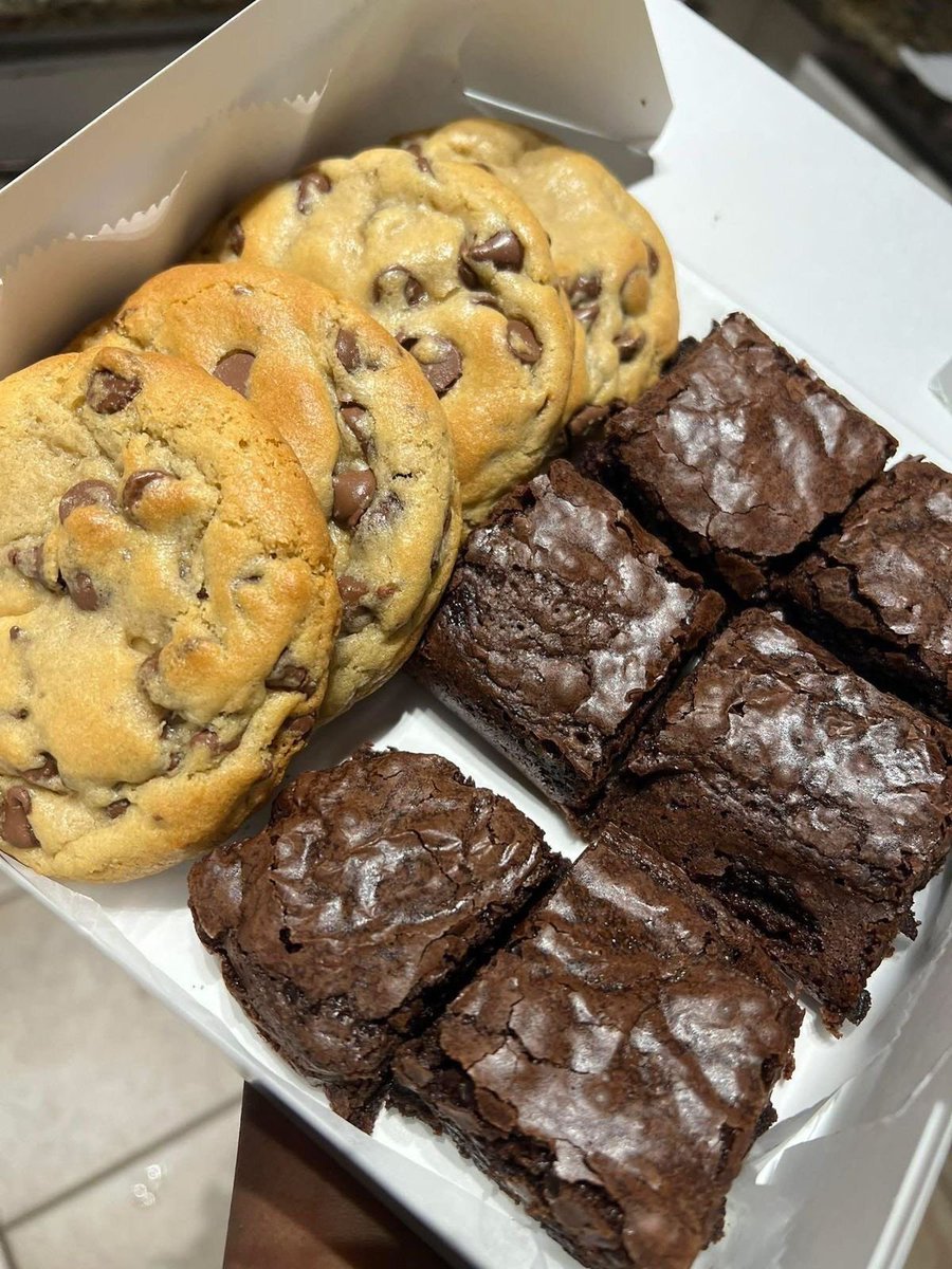daily_dolce's tweet image. Cookies or brownies?
