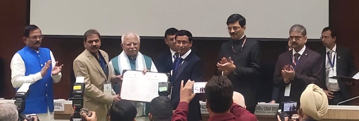 drmhyb's tweet image. Shri Santosh Kumar Verma, Divisional Railway Manager, Hyderabad Division, South Central Railway receiving  the Certificate of Merit for #Kacheguda Railway Station at National Energy Conservation Awards 2025, New Delhi on 14.12.2025.

@MinOfPower

@RailMinIndia

@SCRailwayIndia