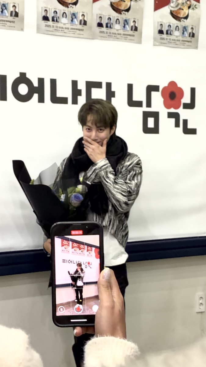 ssshyungjun's tweet photo. 젤부러운점
나는 기차 두시간기다려서 두시간타고 용산역에서 집가는데 
형준짱은 셔틀타고감ㅠ https://t.co/JBtrncL7zJ