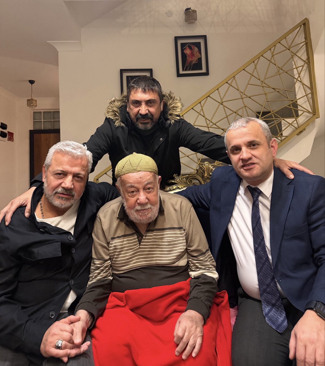 Düzcemizin sevilen iş insanı ve  kanaat önderlerinden kıymetli büyüğümüz Hacı Hidayet Türkseven’e  vefat eden kıymetli evladı merhum Selçuk Türkseven için taziye ziyaretinde bulunduk.

Rabbim sabırlar versin. Kendilerine sağlık afiyet ve uzun ömürler diliyorum.🤲