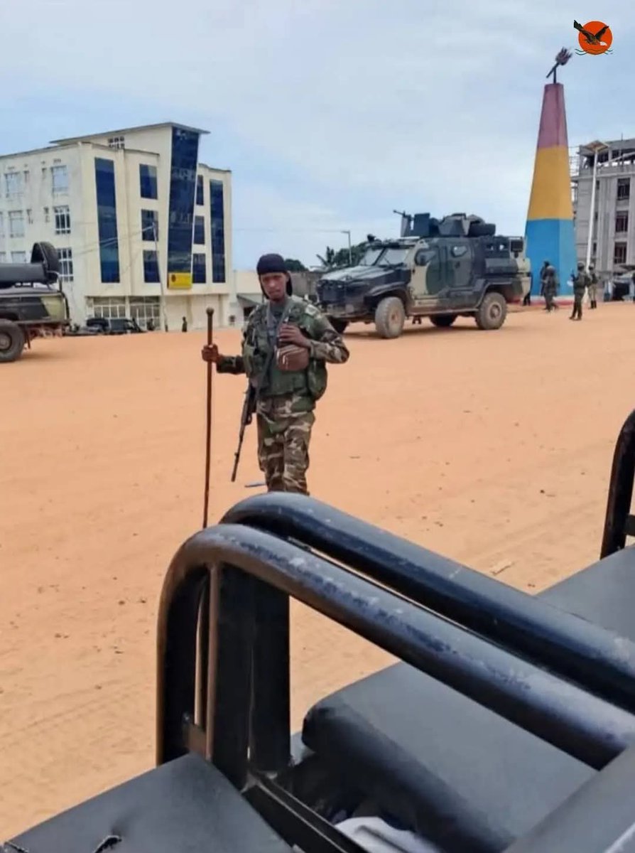 À ceux qui pleurent le « deal Trump » :
La paix sur papier pendant qu’on massacre nos frères, c’est pas de la paix.
C’est de la trahison.
On avance.
On ne recule jamais.