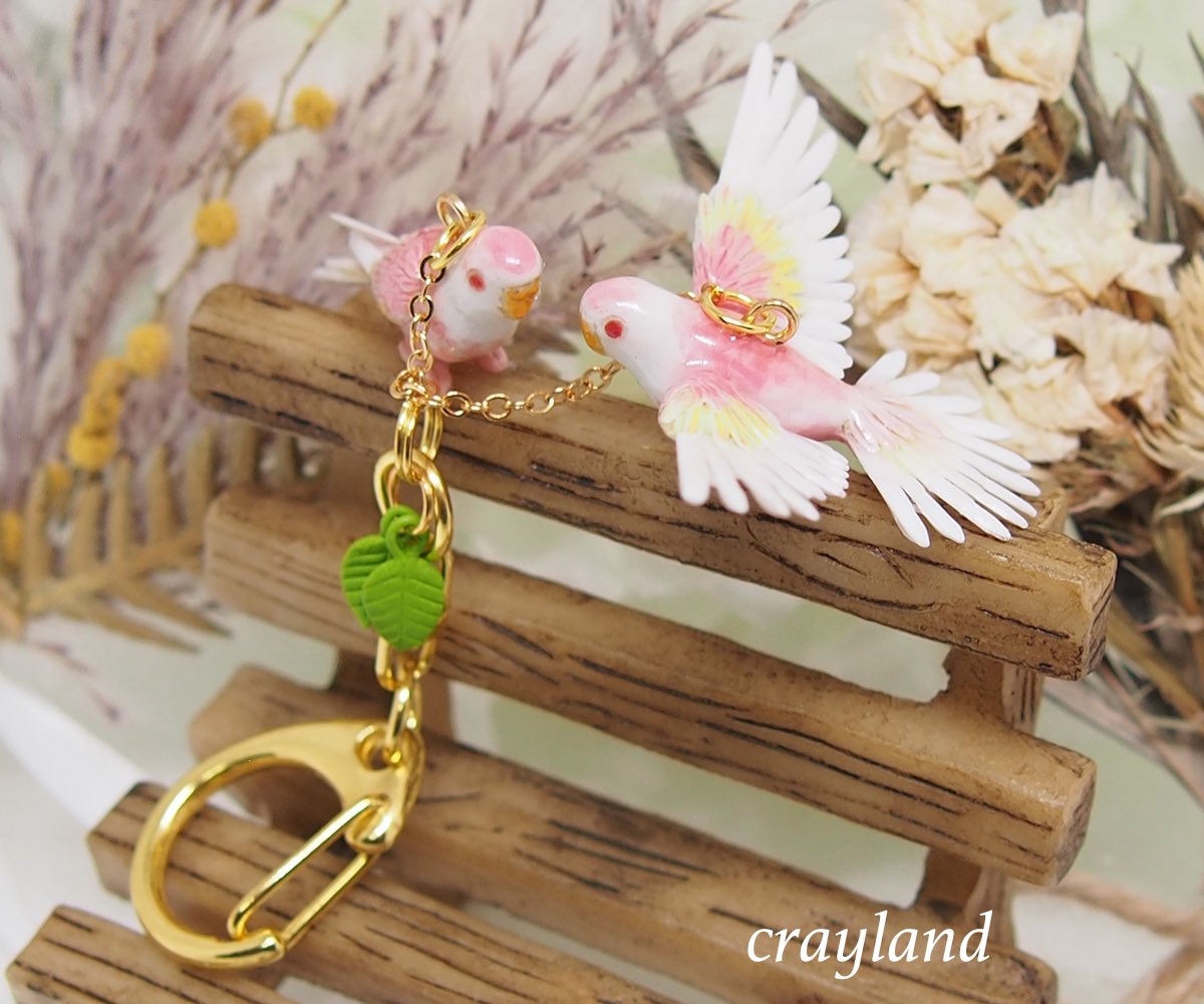 今年もたくさんのインコちゃんを制作させて頂きました。コザクラちゃん、オキナさん、アキクサちゃんたちです。
#クレイアート #粘土細工  #ハンドメイド
#アキクサインコ　#オキナインコ　#コザクラインコ
minne.com/@nipring10
creema.jp/c/ysuna
crayland.booth.pm