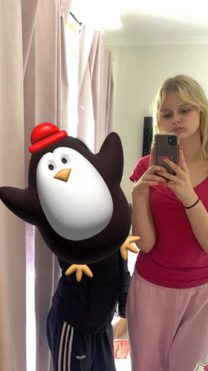 realifefairy_'s tweet image. the same top 1 year apart