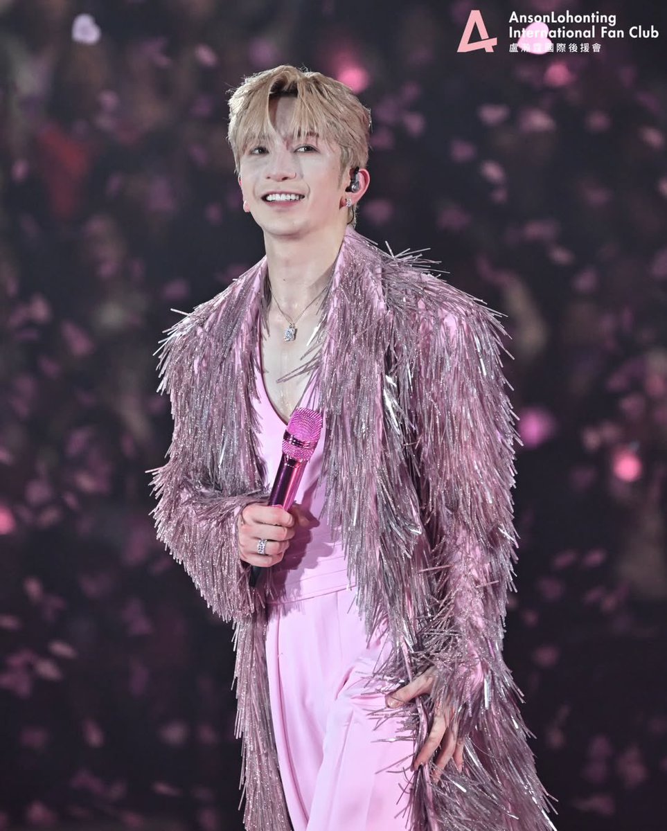 ansonlo_intl_fc's tweet photo. 2025.12.06-2025.12.10 《恒生銀行呈獻：ANSON LO ”KINGDOM“ LIVE 2025》👱🏻‍♂️📸🪬

「神隊友」からゆっくりと「支持型伴侶」へ♥️
あなたがいてくれることに感謝🫶🏻
We’re always here for you💪🏻
•
全力応援👶🏻♥️👱🏻‍♂️
⁡
@ansonlo_intlfc 
@MIRROR_weare 
#盧瀚霆 #AnsonLo #教主
#KINGDOMLive2025 https://t.co/9j9WYBhXFf