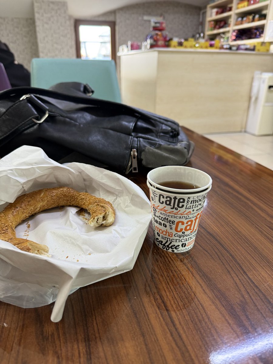 Zengin ne bilsin simitin çıtır olduğunu:d