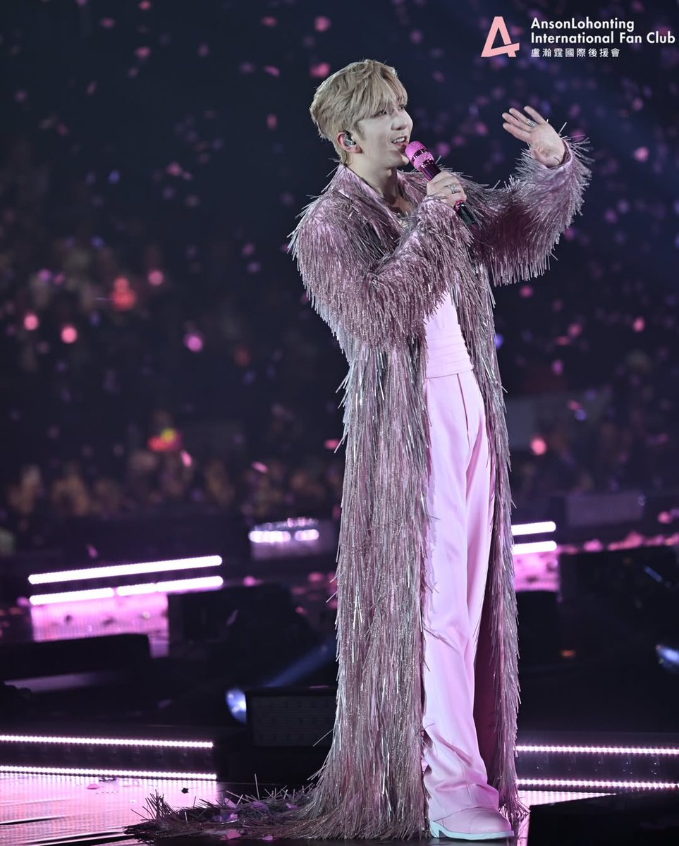 ansonlo_intl_fc's tweet photo. 2025.12.06-2025.12.10 《恒生銀行呈獻：ANSON LO ”KINGDOM“ LIVE 2025》👱🏻‍♂️📸🪬

「神隊友」からゆっくりと「支持型伴侶」へ♥️
あなたがいてくれることに感謝🫶🏻
We’re always here for you💪🏻
•
全力応援👶🏻♥️👱🏻‍♂️
⁡
@ansonlo_intlfc 
@MIRROR_weare 
#盧瀚霆 #AnsonLo #教主
#KINGDOMLive2025 https://t.co/WM2x00QnNd