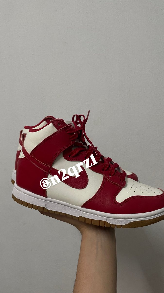 ส่งต่อ หาบ้านให้น้องค้าบบ
Nike  Dunk High สีแดงขาว แท้100%
Size 36-37 (Us6)
1600 รวมส่ง (ลดได้นิดหน่อยคั้บ)
สอบถามขอดูรูปเพิ่มเติมได้เลยค้าบบ 
❌ไม่มีกล่อง สภาพดี ใส่น้อยมาก

#รองเท้ามือสองของแท้ #รองเท้ามือสอง #ส่งต่อรองเท้าnike #รองเท้าnike #รองเท้าผ้าใบมือสองของแท้