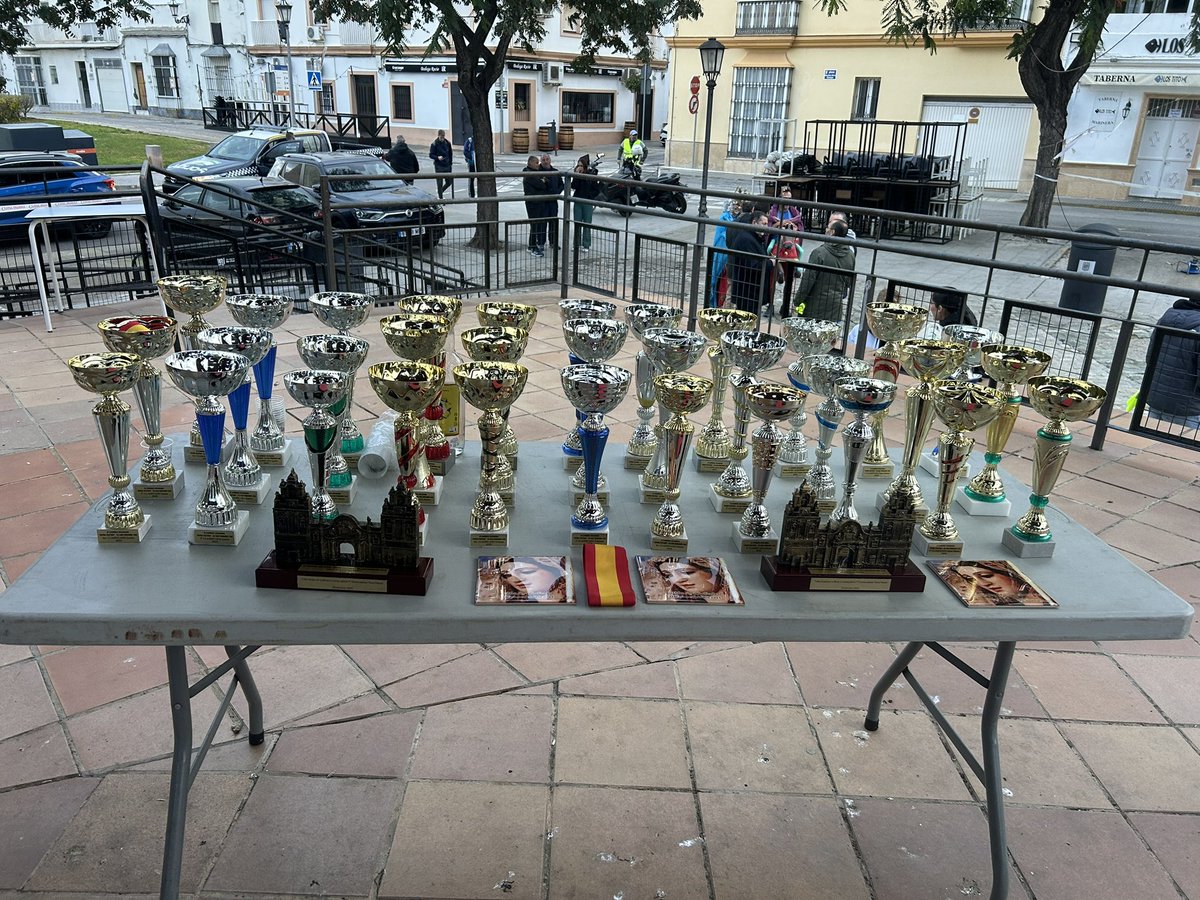 Y llegó el día todo preparado para que la XI Carrera Solidaria Divina Pastora C.D. San Fernando 1940 recorra las calles de nuestra ciudad en una manifestación pública del deporte solidario.
Todo #porlasonrisadeunniño