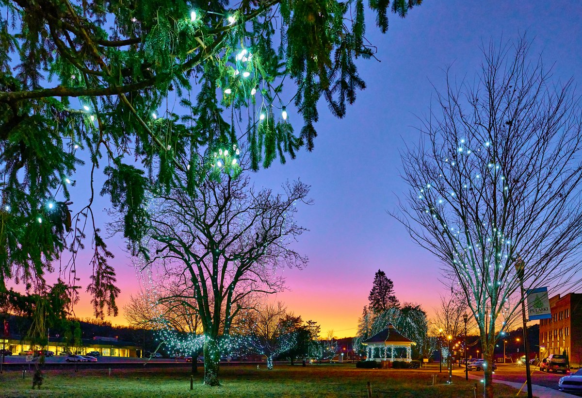 JoeinVirginia's tweet photo. Jackson Park in Pulaski, Virginia has the lights on for the season. #Pulaski, #Virginia, #lights, #sunset https://t.co/OX9KPnnjvX