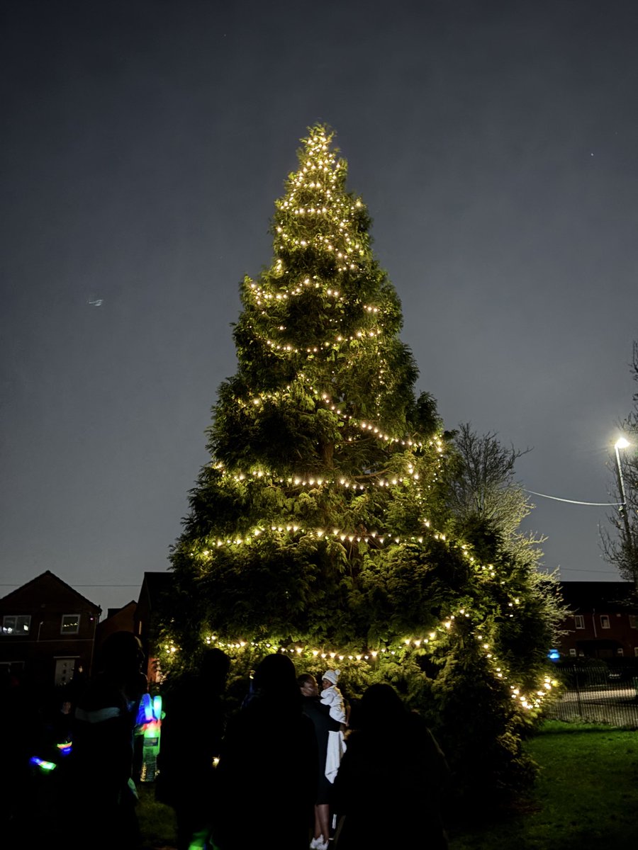 Great to be at the Christmas Light Switch-On at Bradford Park in Beswick this week 🎄✨

A truly lovely event, made all the more special with some wonderful singing from students from <a href="/CEResurrection/">CE School of the Resurrection</a>, getting us all into the festive spirit.