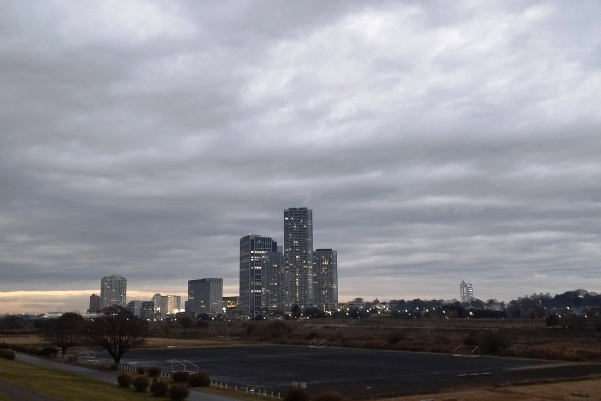 雨ニモ負ケズ☔️
ひとりに抜かれ追い付けず。
ひとりを追い越し、イーブンで終えた。
#ジョギング #ジョギングなう