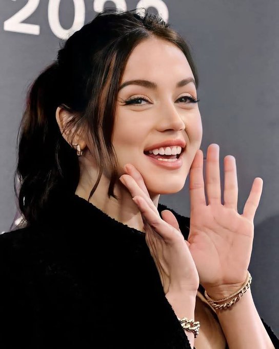 اومال مستشفى المجانين فيها مين لما كل دول بره #صباح_الخير