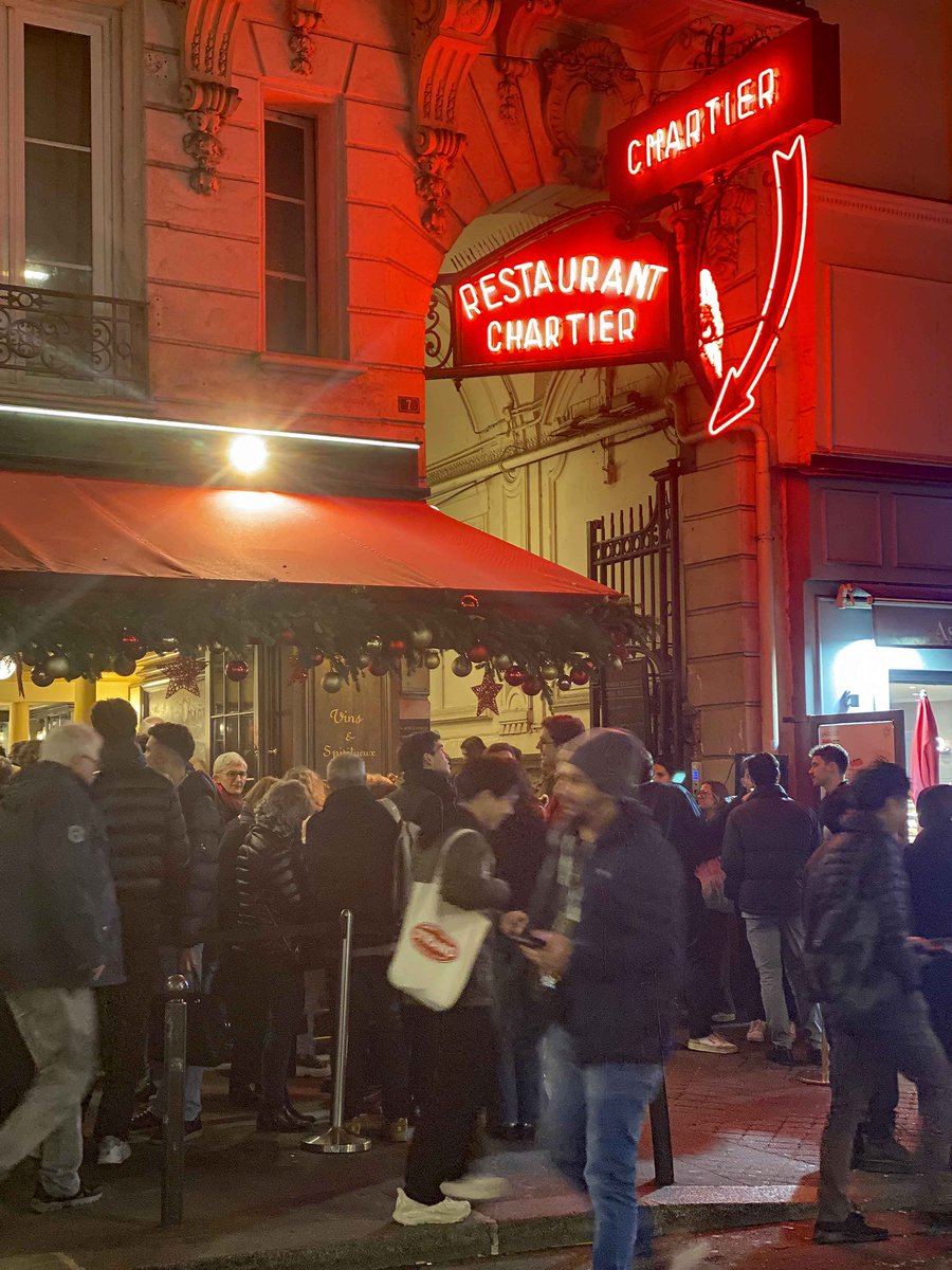jpquinonero's tweet photo. #Chartier #Parislanuit #streetphotography #photographie #fotografía #vidanocturna #vienocturne #gastronomía #iPhone #Leica / París by night, en color … Chartier / Grands Boulevards, una institución …
https://t.co/OUWeY52AVo ... https://t.co/1c20iw3rEc