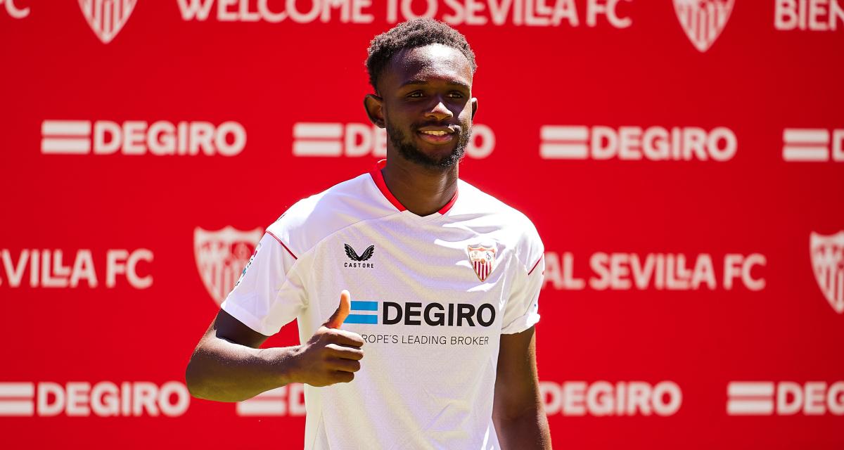 EspoirsduFoot's tweet photo. En juin 2020, à 18 ans, Tanguy Kouassi décidait de refuser de signer pro au PSG, pour s'engager libre au Bayern. 

Il restait sur une demi-saison à 13 matchs (3 buts) et 907 minutes de temps de jeu et une vraie confiance accordée par Thomas Tuchel. 
Il avait tout pour incarner le futur du PSG !

Depuis, les saisons s'accumulent sans qu'il ne lance réellement sa carrière et sa cote s'est effondrée !

🇩🇪 2020/2021 : Bayern Munich (6 matchs, 115 minutes)
🇩🇪 2021/2022 : Bayern Munich (22 matchs, 875 minutes)
🇪🇸 2022/2023 : FC Séville (30 matchs, 2 261 minutes)
🇪🇸 2023/2024 : FC Séville (14 matchs, 610 minutes)
🇪🇸 2024/2025 : FC Séville (6 matchs, 520 minutes)
🇪🇸 2025/2026 : FC Séville (5 matchs, 294 minutes)