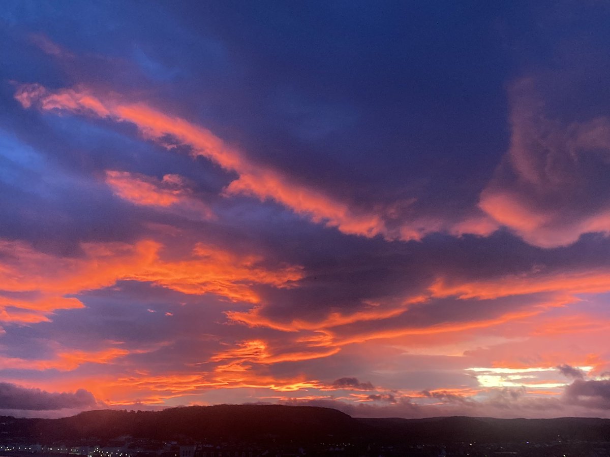 AlanDaviesbirds's tweet image. Wow! Beautiful sky over #llandudno #conwy #wales this morning! Might be a wet day ahead though, shepherds, warning, morning &amp;amp; all that.
