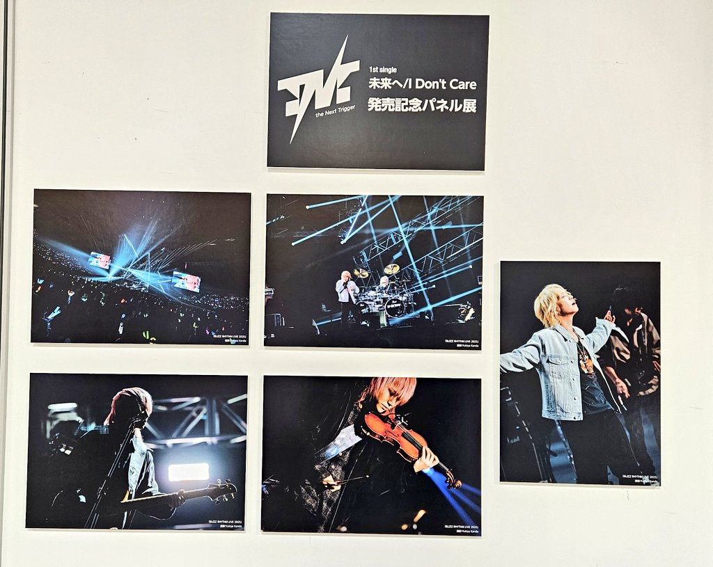 タワレコ あべのHoop店にパネル展見に行ってきました🎶 結成間もない