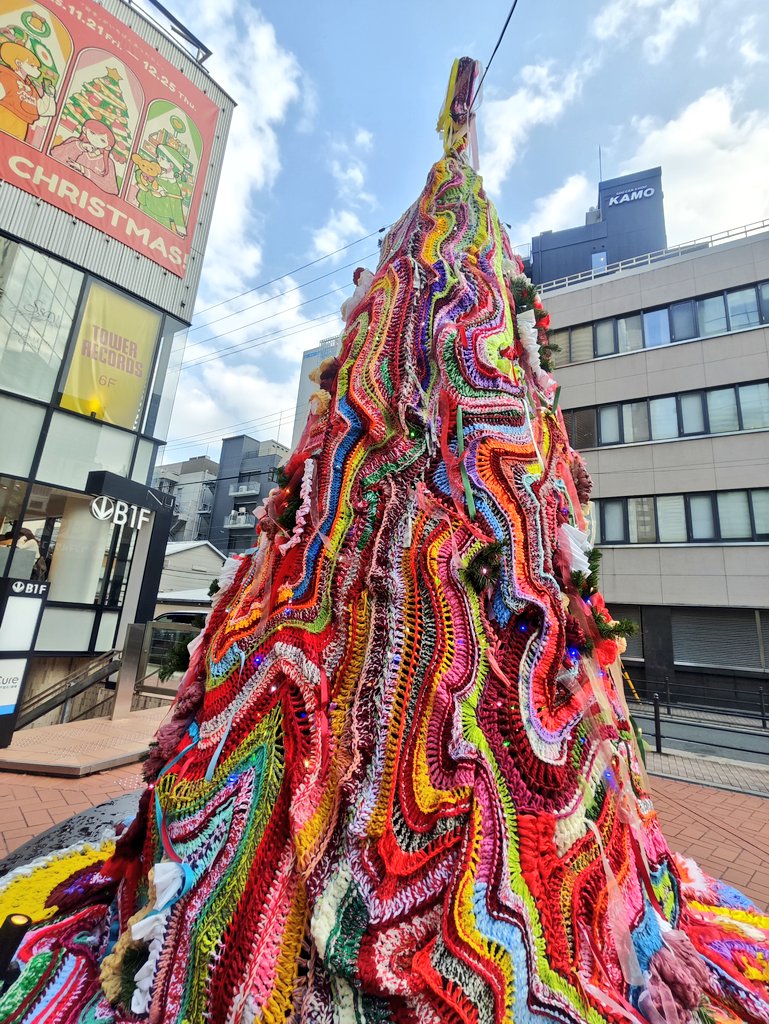 今日は梅田のニットでできたクリスマスツリー見てきたよ🎄