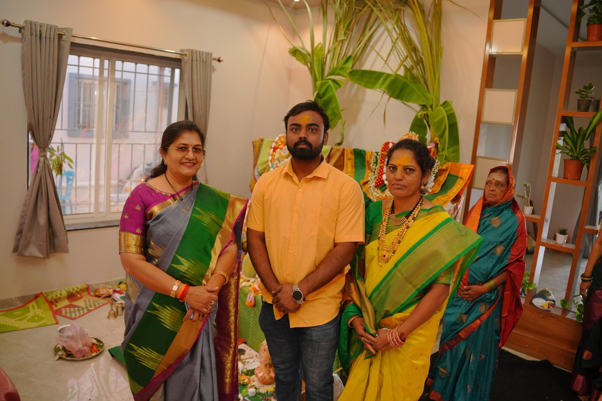 ShashikalaJolle's tweet photo. ಯಕ್ಸಂಬಾ ಪಟ್ಟಣದಲ್ಲಿ ನಮ್ಮ ಆತ್ಮೀಯರಾದ ಶ್ರೀ ಆದರ್ಶ ದಯಾನಂದ ಮಠಪತಿ ಅವರ ನೂತನ ಮನೆಯ ಗೃಹಪ್ರವೇಶ ಹಾಗೂ ವಾಸ್ತುಶಾಂತಿ ಪೂಜಾ ಸಮಾರಂಭದಲ್ಲಿ ಭಾಗವಹಿಸಿ,ಕುಟುಂಬಸ್ಥರಿಗೆ ಸುಖ,ಶಾಂತಿ ಸಮೃದ್ಧಿ, ಸಂತೋಷದಿಂದ ಕೂಡಿರಲಿ ಎಂದು ಶುಭ ಹಾರೈಸಲಾಯಿತು.
#examba https://t.co/ME6O5dT9a0
