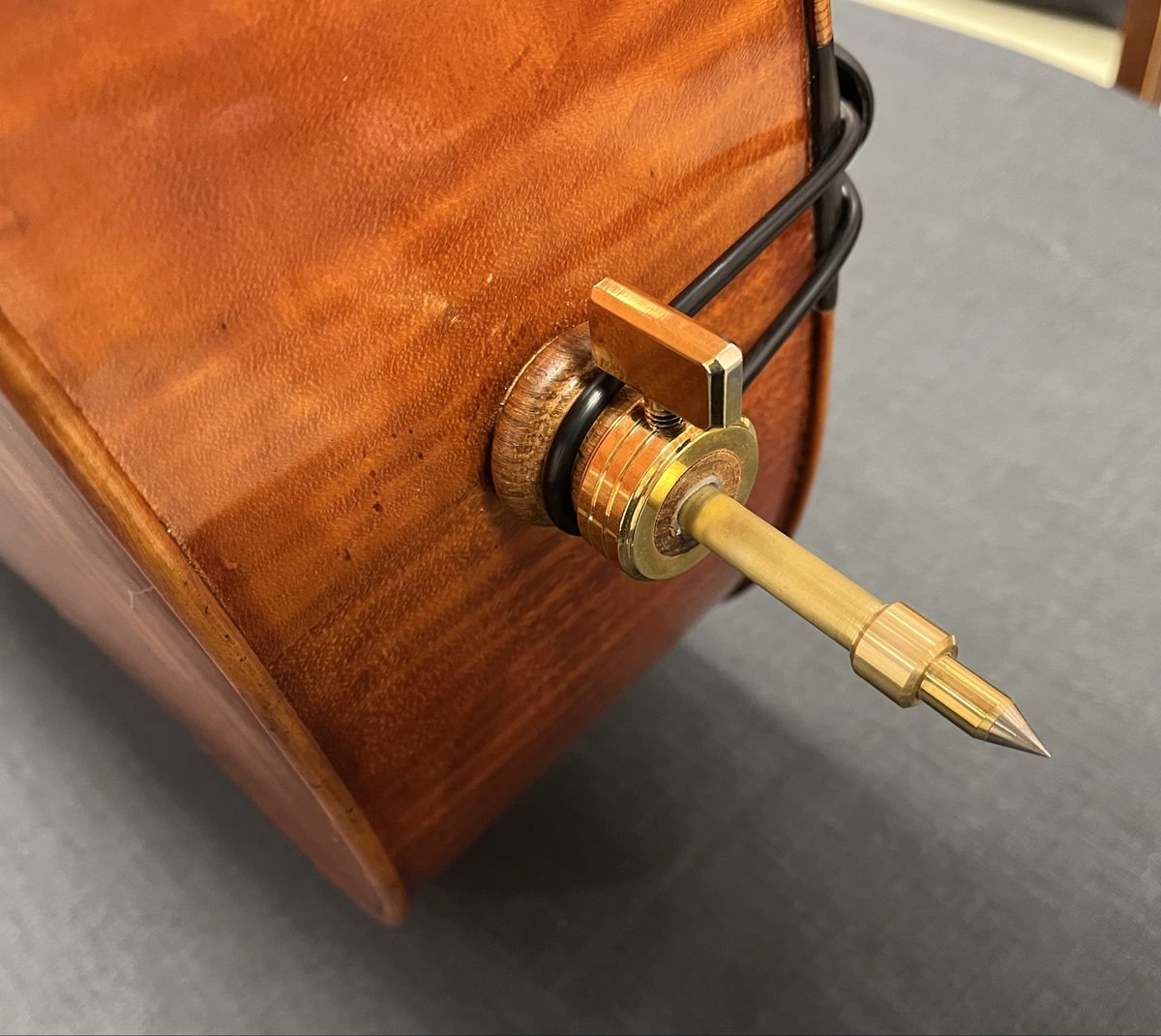 🎻チェロのエンドピン紹介🎻】 エンドピンはチェロ音色や弾き心地を