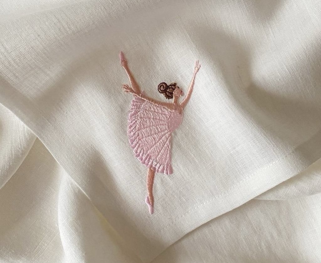 dreamyyarchive's tweet image. pretty embroidery arts