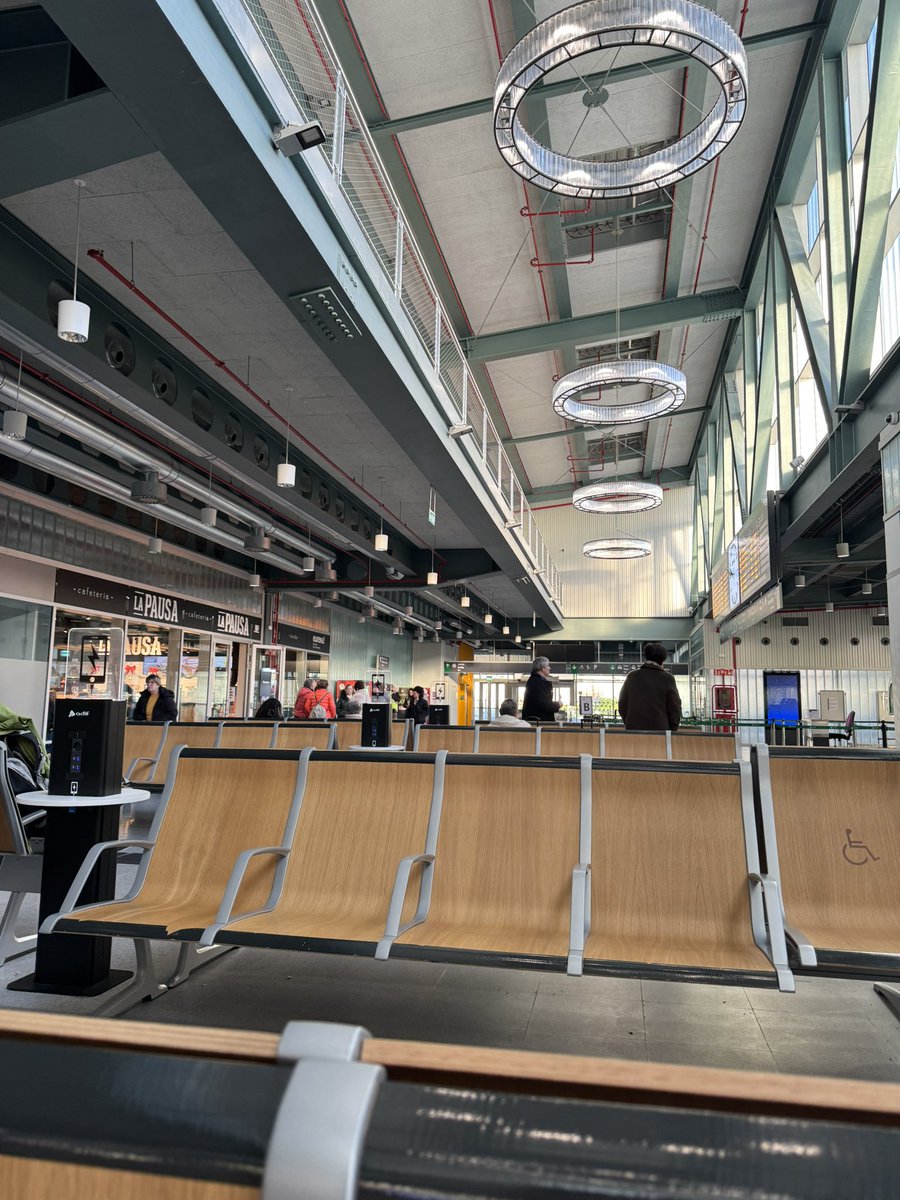 Y nuevamente, por tercera vez consecutiva, viajamos desde Galicia a Madrid 🇪🇸 en tren 🚅 a votar por la comunista Jeannette Jara 🇨🇱 (no soy comunista).

Por mi familia que tengo en Chile, especialmente en el sur de Chile, para no retroceder ✊🏻

 #EleccionesChile2025