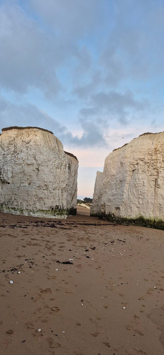 Gorgeous walk this morning 🌄 

#SundayMorning 
#sundayvibes 
#weekends 
#weekendvibes