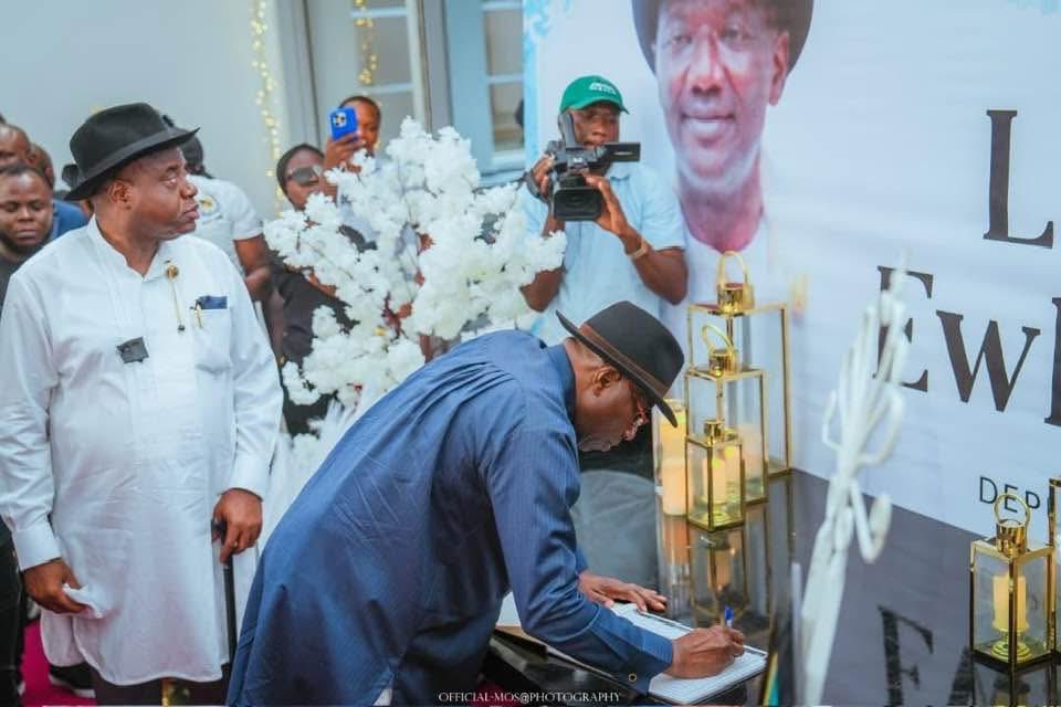 Imranmuhdz's tweet image. Bayelsa State Governor Douye Diri has directed that an autopsy be conducted to establish the cause of death of his deputy, Senator Lawrence Ewhrudjakpo, who passed away on Thursday at the age of 60.

The governor made the announcement during a condolence visit by former President…