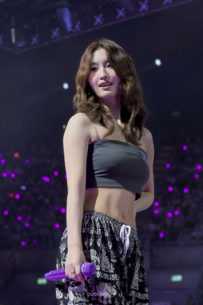 251213 TWICE THIS IS FOR in Bangkok #MOMO #모모 #モモ #TWICE