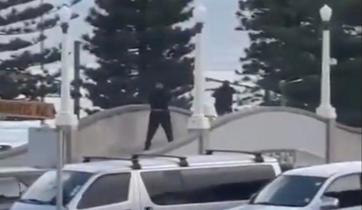 SachaRoytman's tweet image. Two shooters opened fire at a Chanukah celebration in Bondi Beach, Sydney—a neighborhood known for its vibrant Jewish community.

Around 2,000 people were gathered to celebrate the Festival of Lights, the most joyous holiday of the year.

The attackers inspired by Hamas’s October…