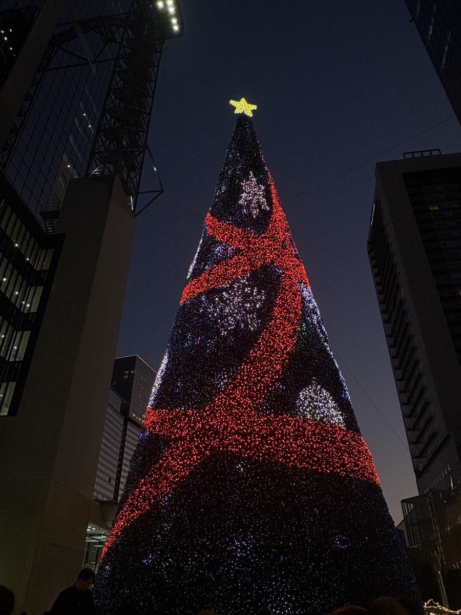 meg_163cm's tweet photo. クリスマスマーケット🎄 https://t.co/6yeJ0nVgYZ