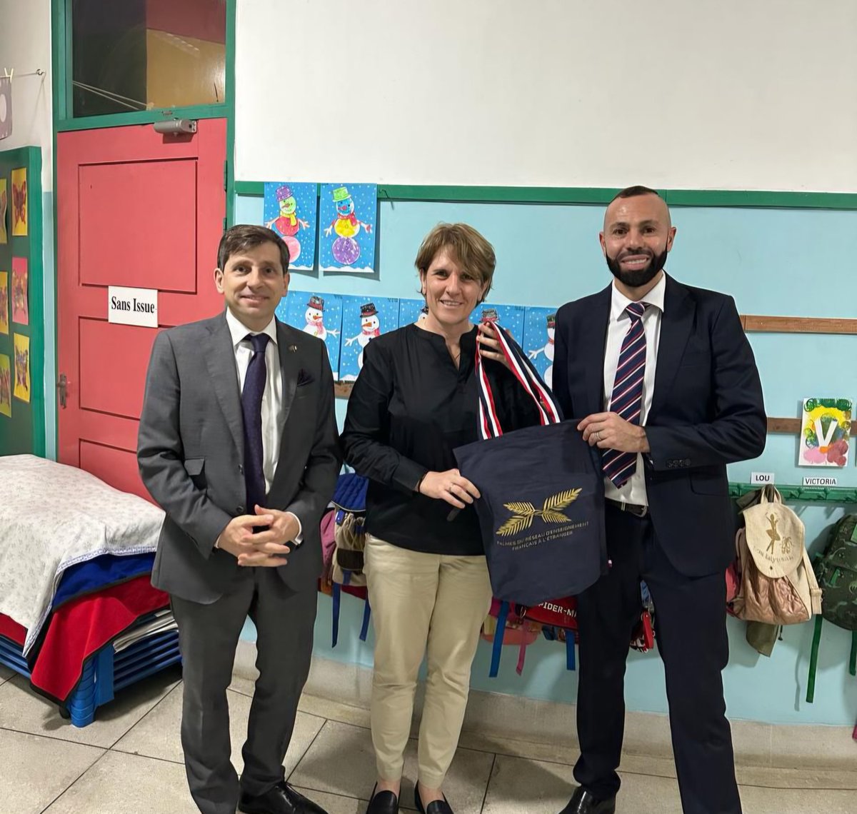 FRauBangladesh's tweet photo. 🇫🇷 Senator Samantha Cazebonne, representing French citizens abroad, is visiting 🇧🇩 Bangladesh. On Sunday she toured EFID, the country’s only French school, with Ambassador @SereCharlet, meeting teachers. #AEFE-accredited #EFID promotes French education, culture. @francediplo_EN https://t.co/Pnomijsl8k