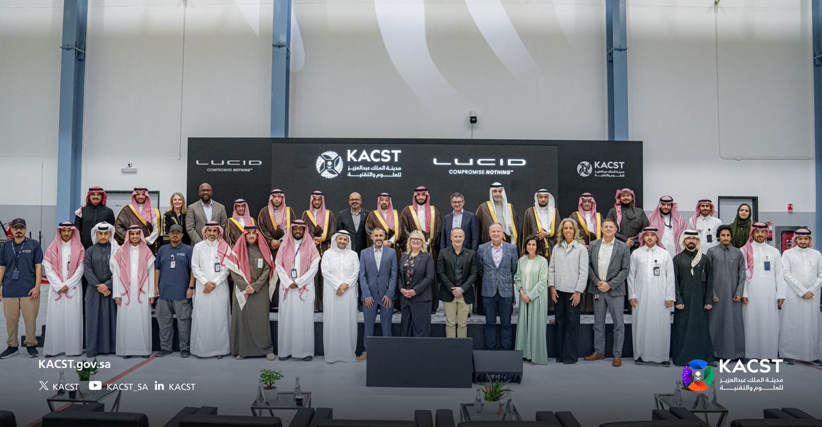 SaudiEVs_'s tweet photo. الأول من نوعه في الشرق الأوسط – كاكست ولوسد تطلق مركز الابتكار للسيارات الكهربائية  https://t.co/8ipV9hkt1v

#سعودي_ايفيز #كاكست #لوسد #مركز_الابتكار_للسيارات_الكهربائية #رؤية_السعودية_٢٠٣٠
#KACST #Lucid #Lucid_Motors #Lucid_ME #Vision2030 #Riyadh #SaudiEVs #saudiarabia https://t.co/yAxfZjfNuT