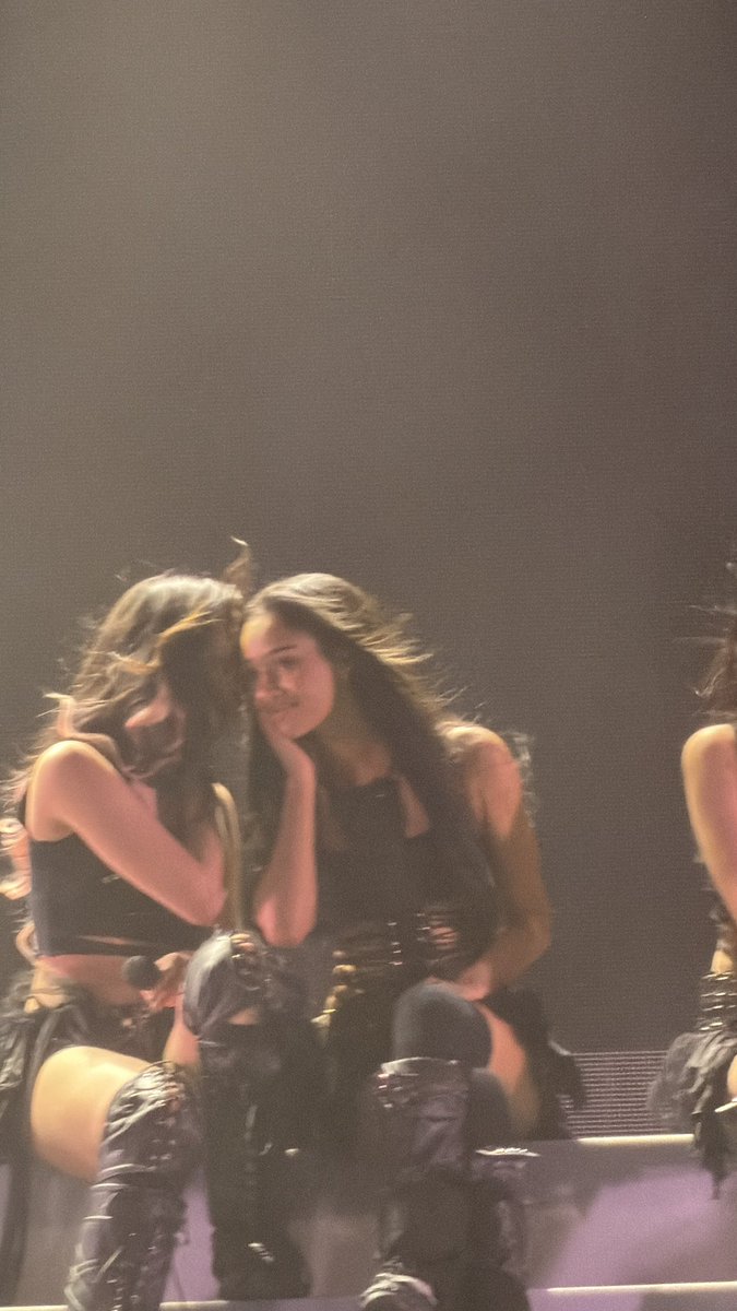 megan and manon little moment<3