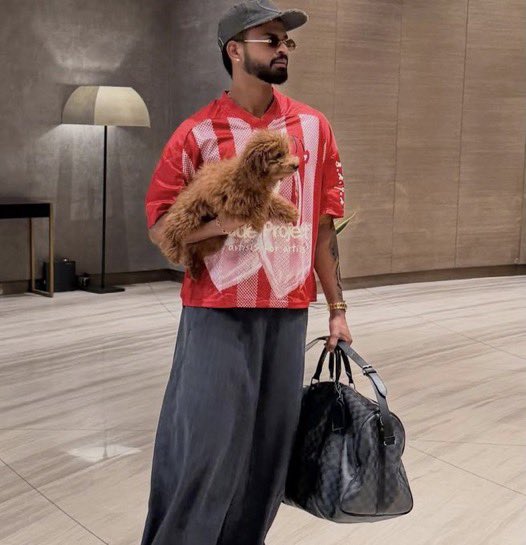 sarvesh_pawar23's tweet photo. Pure love, no filters. 🐾❤️
Shreyas Iyer with his favourite pet dog — because the strongest bonds aren’t made on the pitch, but at home.
Calm moments, loyal hearts, and unconditional love. 🥹
#ShreyasIyer #PetLove #DogLovers #UnconditionalLove #OffTheField #CricketStars https://t.co/iIMxgagGki