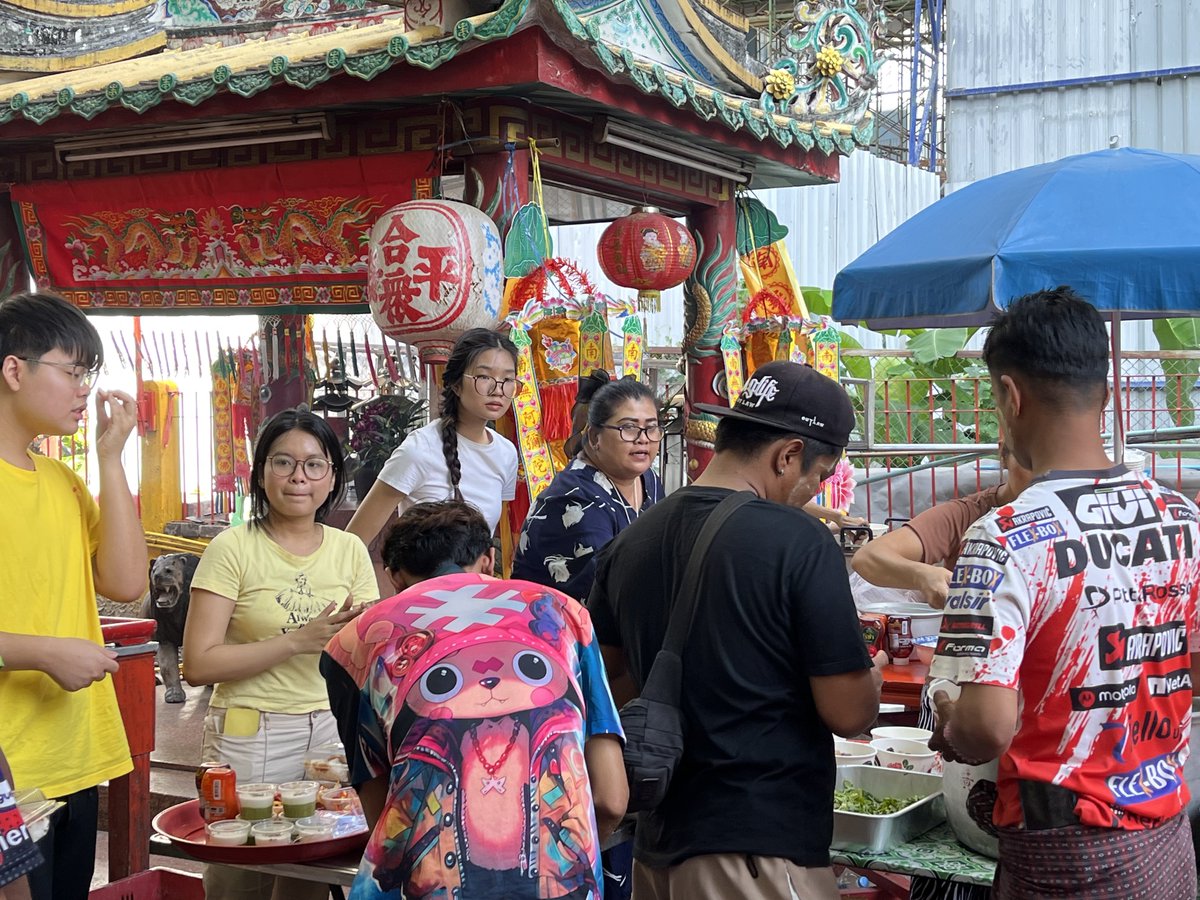 Photo Journal: วันนี้ (14 ธันวาคม 2568) เวลา 09:00 น. ศาลเจ้าแม่ทับทิมสะพานเหลือง จัดพิธีบำเพ็ญกุศลปัญญาสมวาร (ครบ 50 วัน) อุทิศถวายสมเด็จพระนางเจ้าสิริกิติ์ พระบรมราชินีนาถ พระบรมราชชนนีพันปีหลวง

ภาพ: กฤตภาส / ตีรณา / พุฒิพงศ์